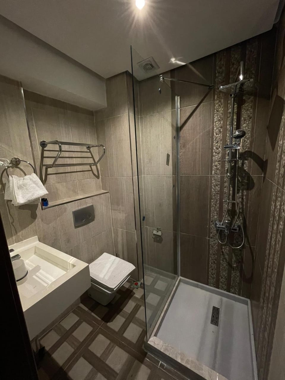Shower, Toilet, Bathroom, towels