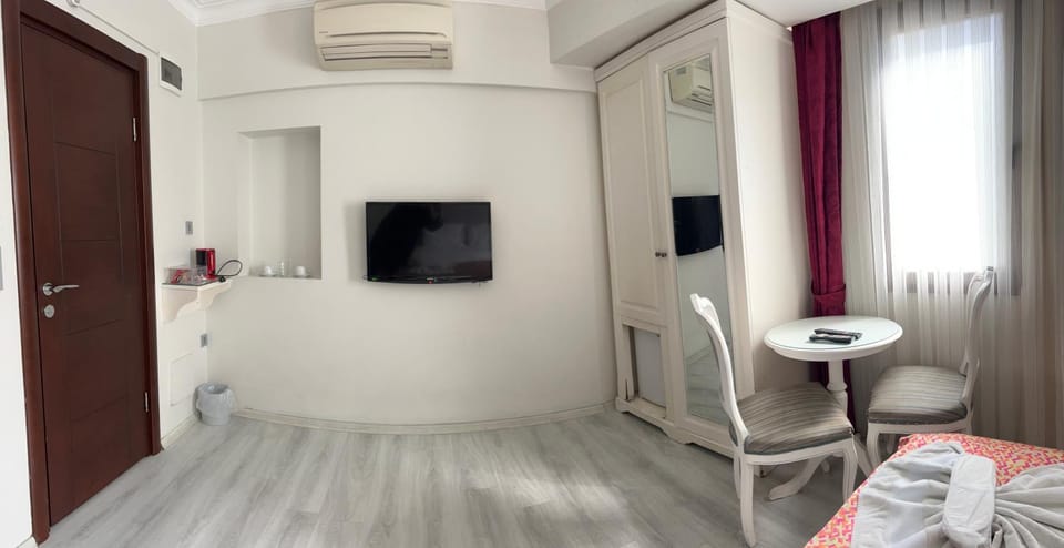 TV and multimedia, Seating area, Dining area