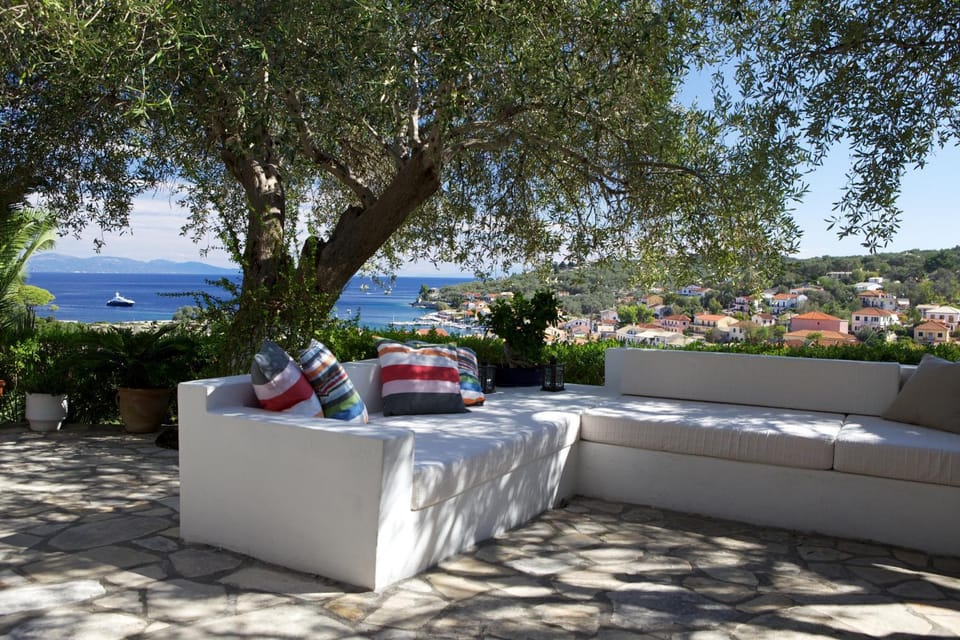 Bougainvillea House in Gaios