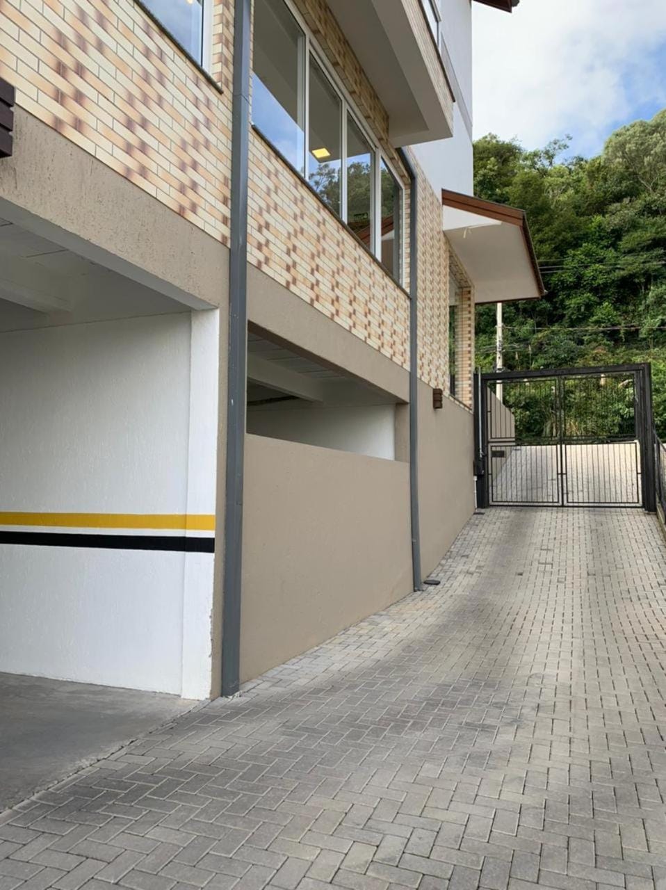 Property building, Facade/entrance, Parking