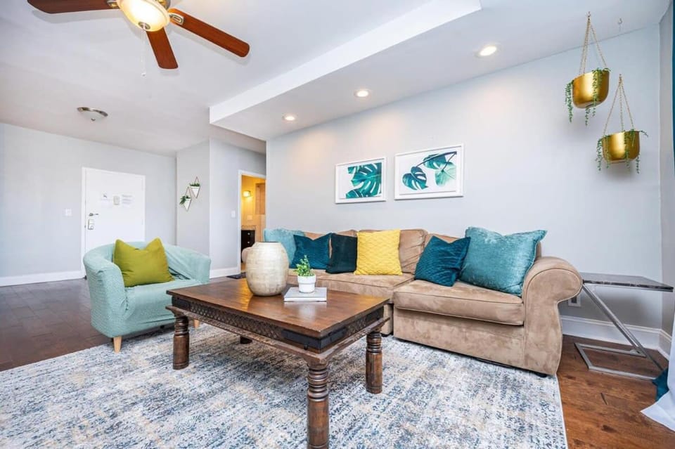 Downtown ! King bed 24 concierge! Onsite Parking LM903 Apartment in Atlanta