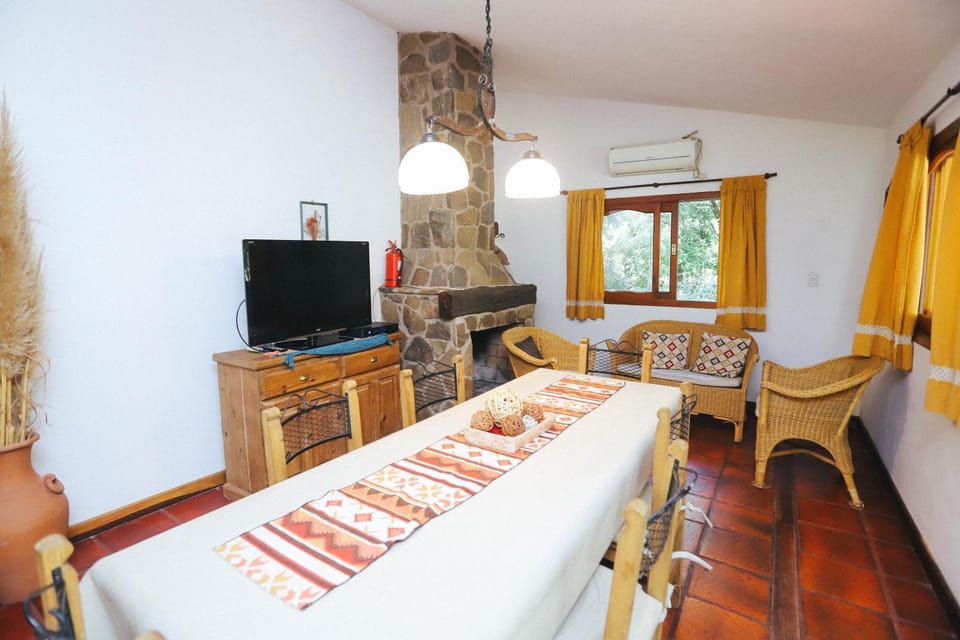 Communal lounge/ TV room, TV and multimedia, Living room, Seating area, Dining area