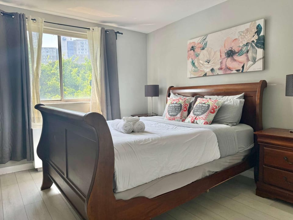 Heart Downtown 2BD NEW Paint floor CITY View LM207 House in Atlanta