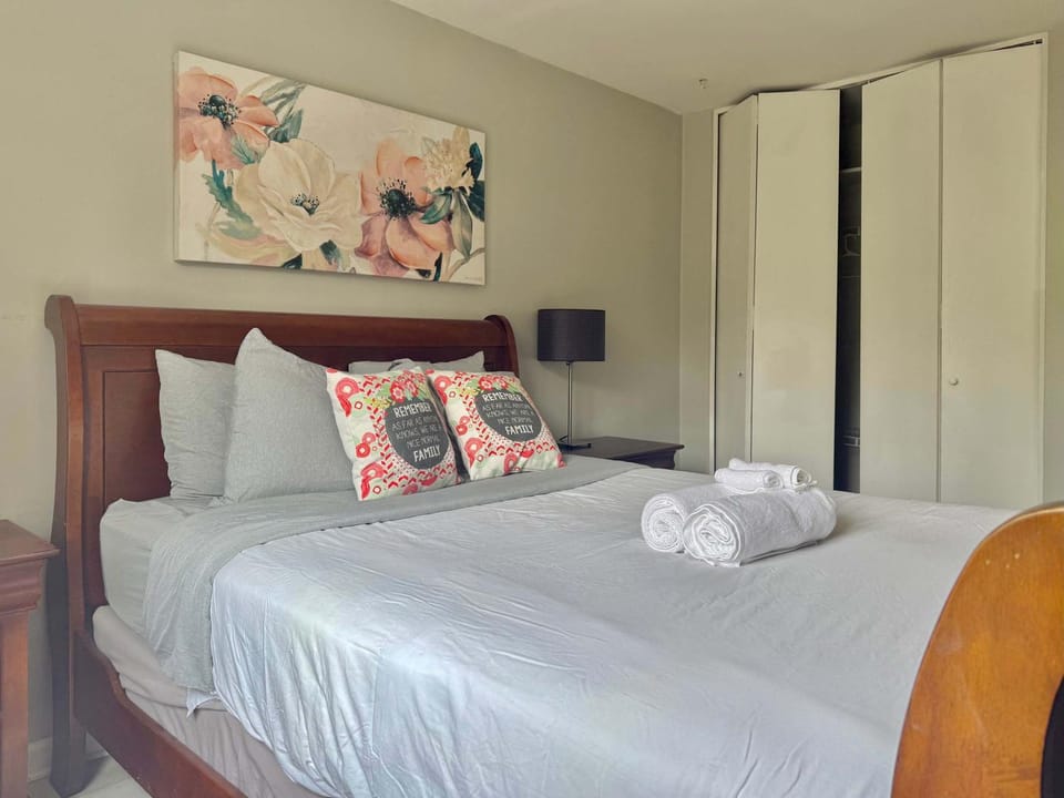 Heart Downtown 2BD NEW Paint floor CITY View LM207 House in Atlanta