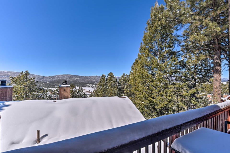 Warm Townhome w/ Sauna at Angel Fire Ski Lift House in Angel Fire
