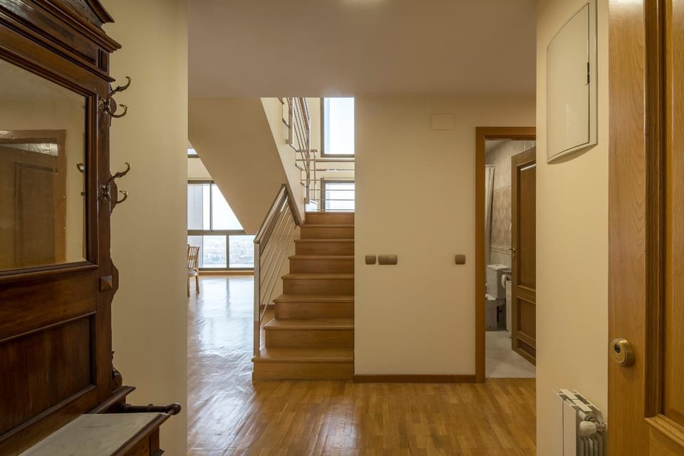 Facade/entrance, group of guests, Family