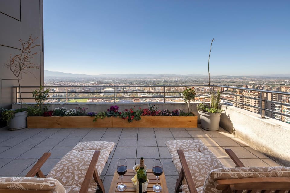 Bird's eye view, View (from property/room), Balcony/Terrace, City view, Landmark view, Mountain view, group of guests, Family