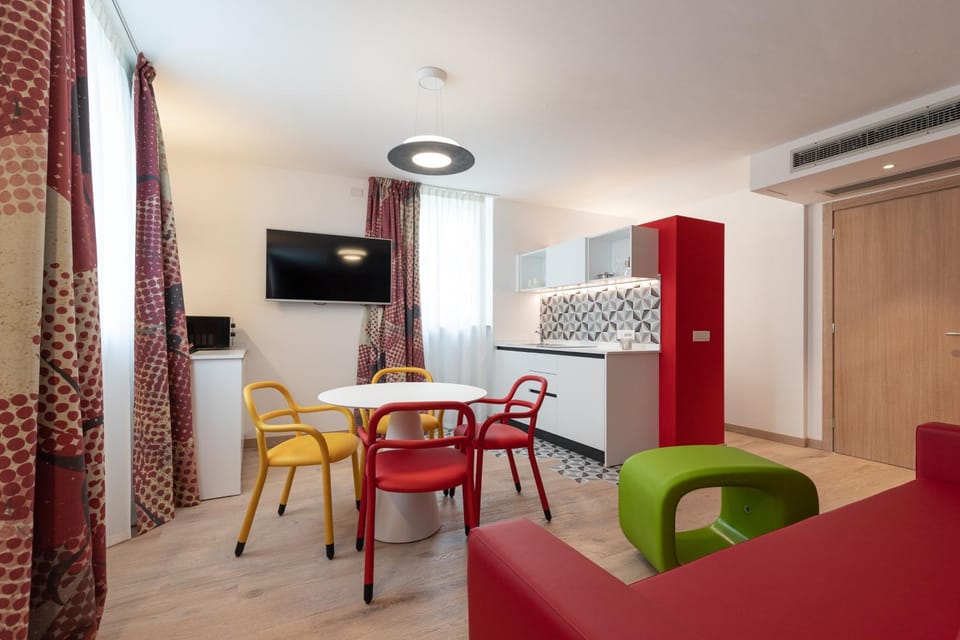 Kitchen or kitchenette, Living room, Seating area