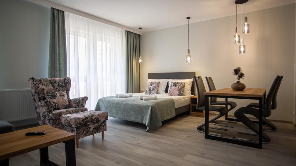Living room, Photo of the whole room, Seating area, Bedroom