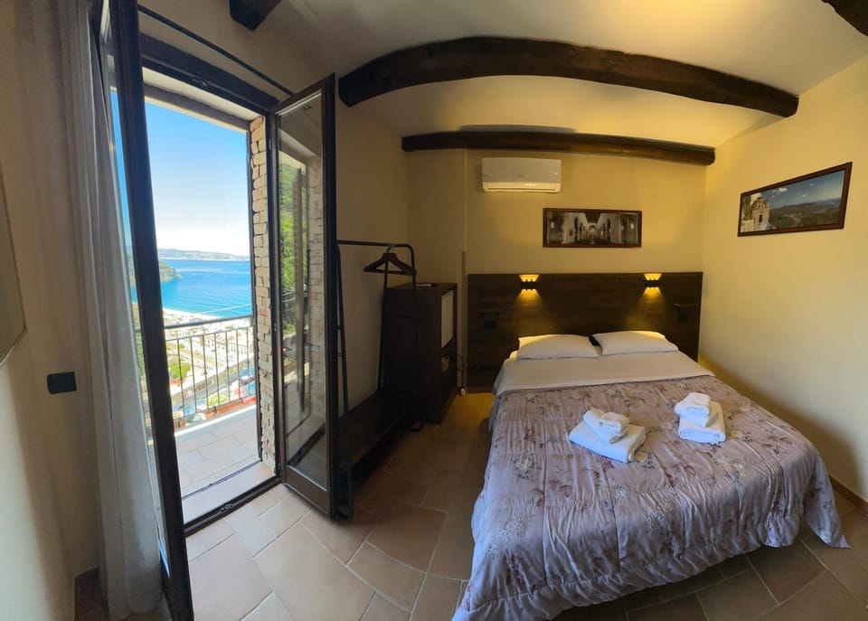 B&B La Bastia Bed and Breakfast in Scilla