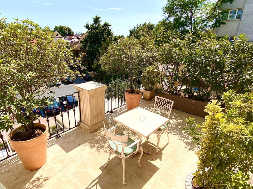 Arc de Triomphe Studios Apartment in Bucharest