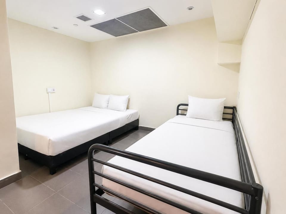 Bedroom, bunk bed