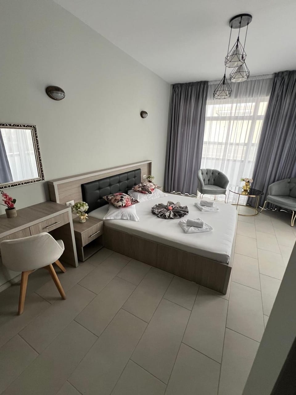 Bed, Photo of the whole room, Bedroom