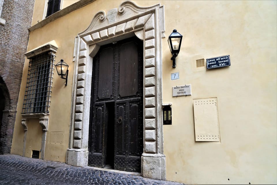 Facade/entrance