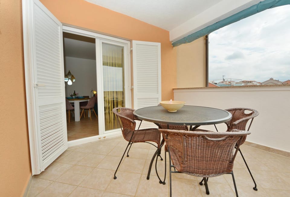 Patio, View (from property/room), Balcony/Terrace, Seating area, Dining area