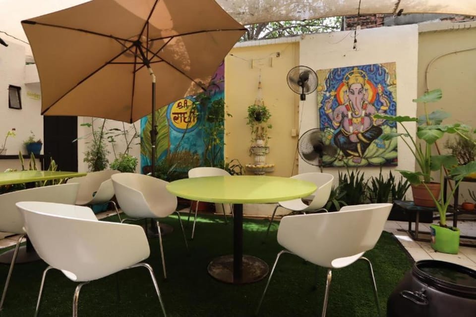 Patio, Garden, Living room, Seating area, Dining area, Garden view