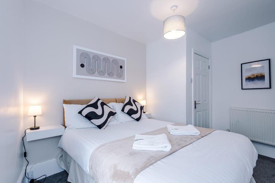 Bed, Decorative detail, Bedroom, furniture, heating, towels, wardrobe