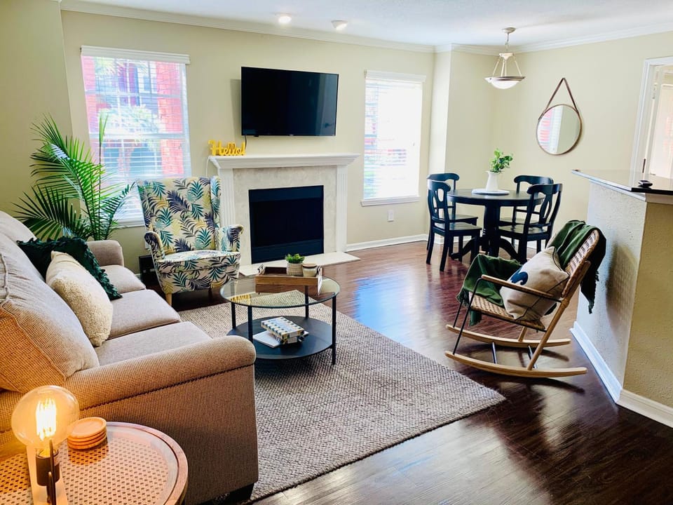 Living room, Dining area