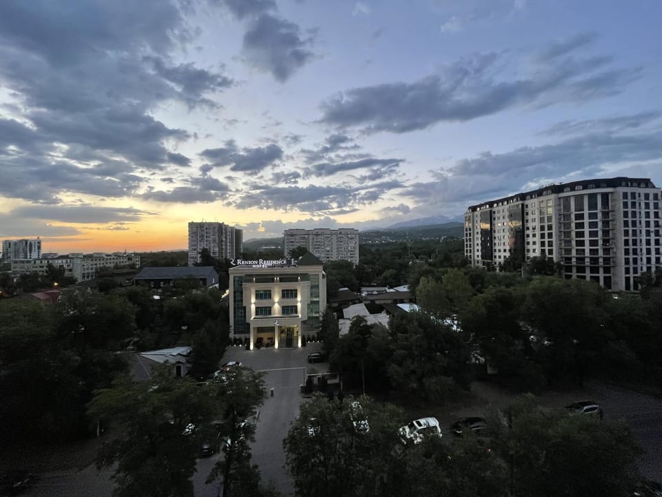 Neighbourhood, View (from property/room), City view, Mountain view, Quiet street view