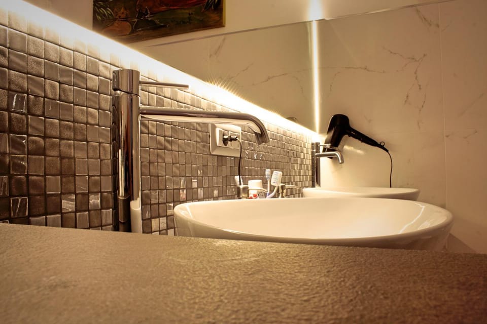 Bathroom, Decorative detail