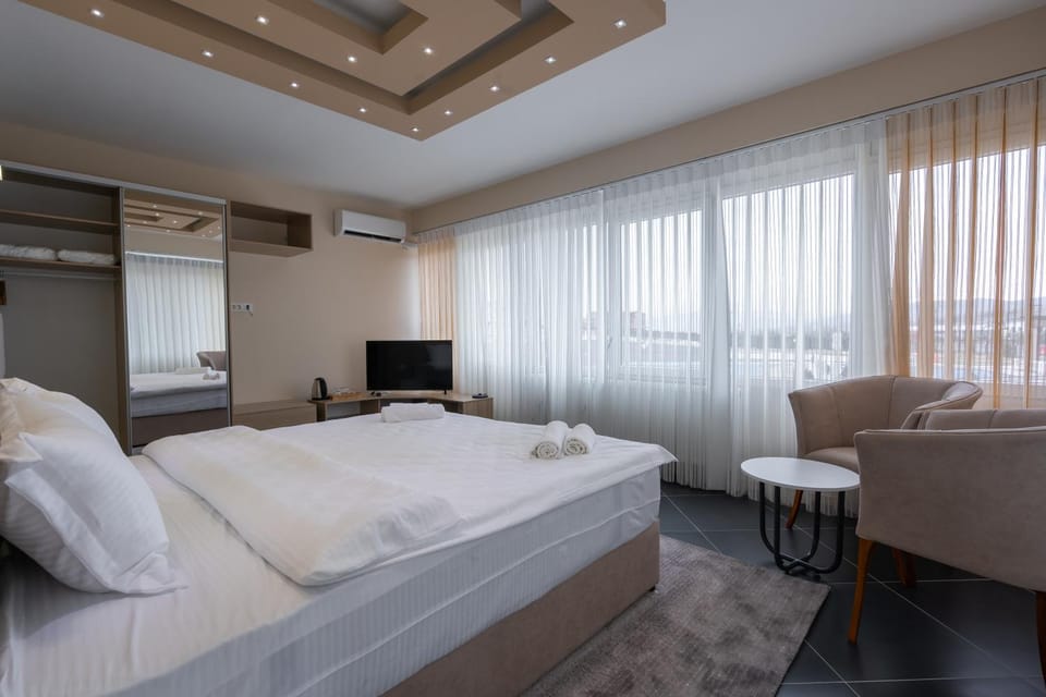 Photo of the whole room, Pool view, Pool view