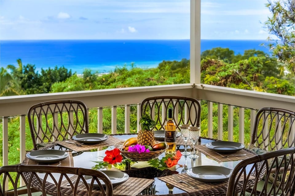 Kona Sunset House at Walua House in Holualoa