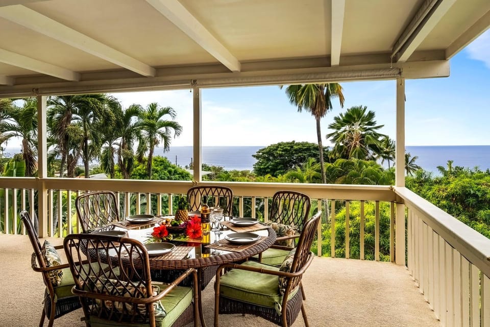 Kona Sunset House at Walua House in Holualoa