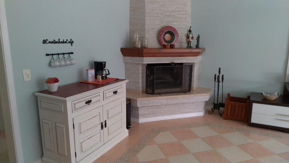 Coffee/tea facilities, flat iron