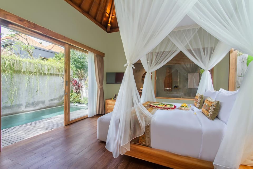 Bed, Balcony/Terrace, Photo of the whole room, Bedroom, Pool view, Swimming pool