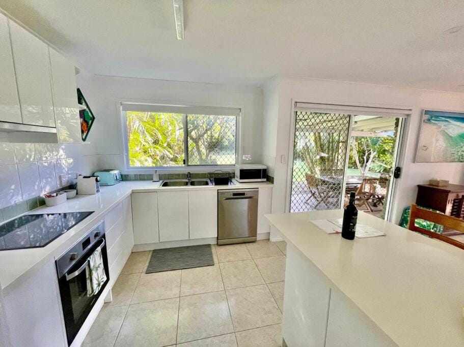 Coffee/tea facilities, Kitchen or kitchenette, Dining area, Garden view, dishwasher, minibar, pet friendly, stove, toaster