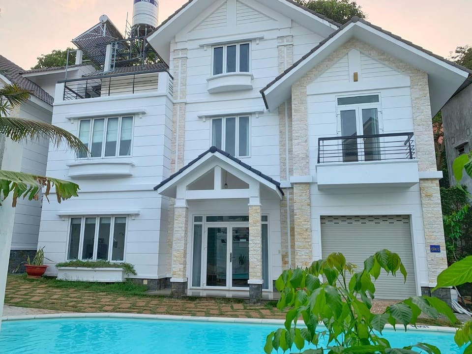 The Beachhouse Villa- Biệt Thự 4 Phòng Bãi Sau- 4 bedrooms Villa- 5' to Bai Sau Beach Villa in Vung Tau