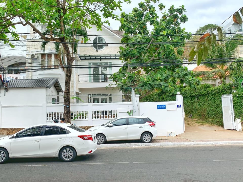 The Beachhouse Villa- Biệt Thự 4 Phòng Bãi Sau- 4 bedrooms Villa- 5' to Bai Sau Beach Villa in Vung Tau