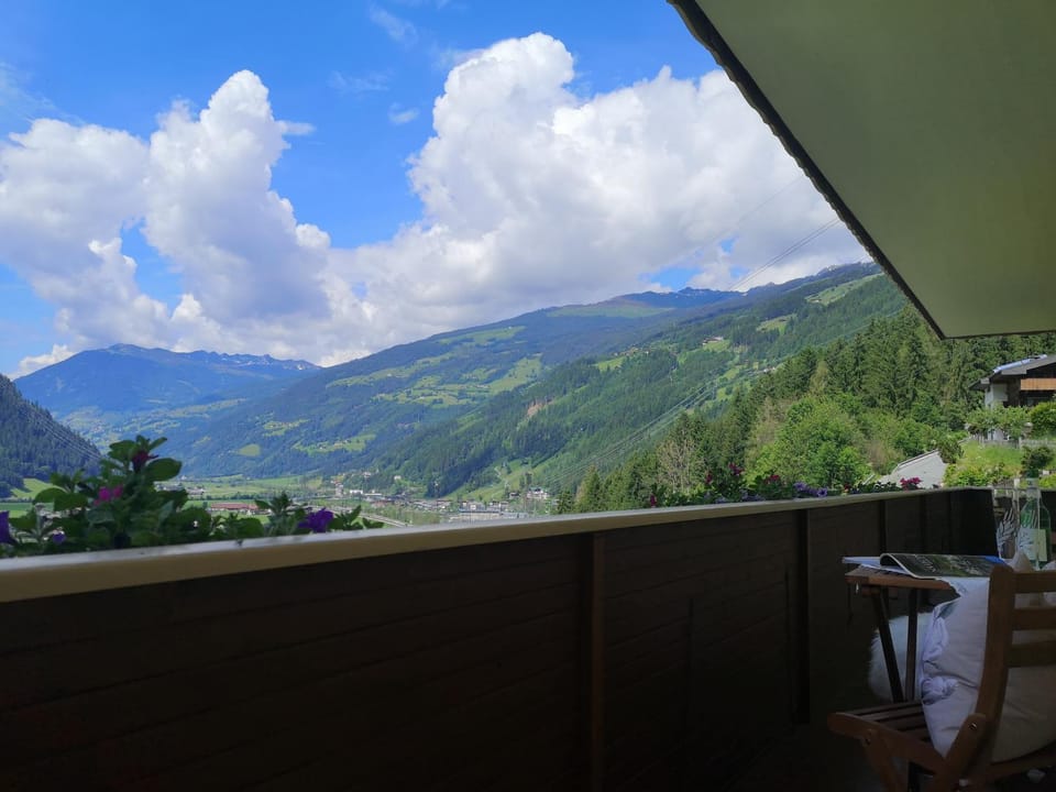 Balcony/Terrace, Mountain view