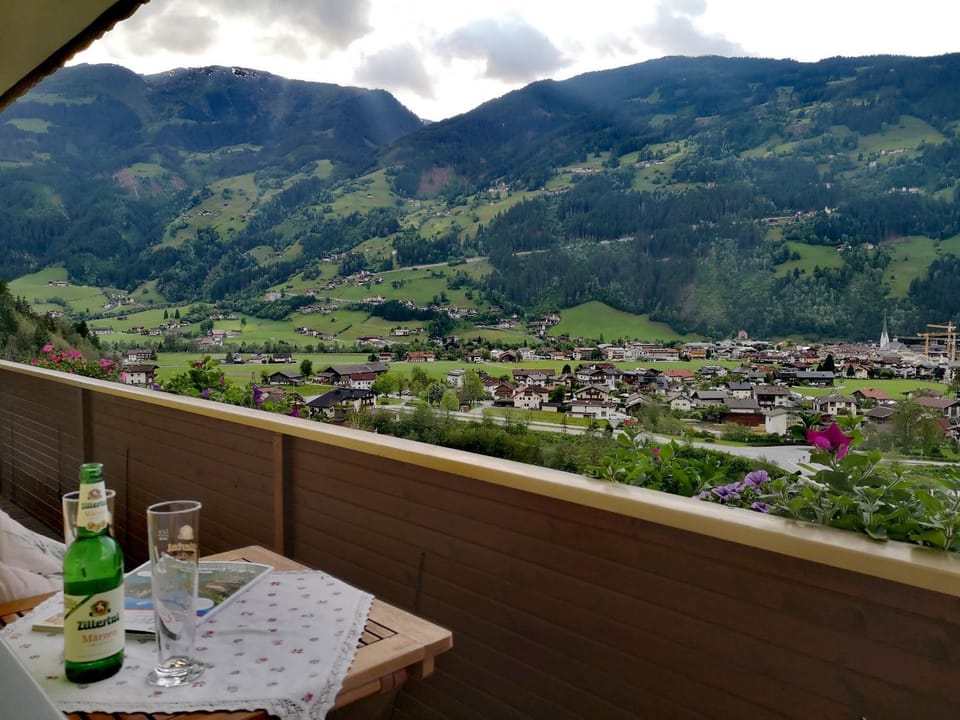 Balcony/Terrace, Mountain view