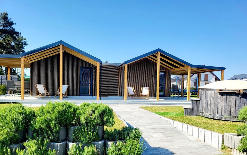 Property building, Day, Natural landscape, Garden, Garden view