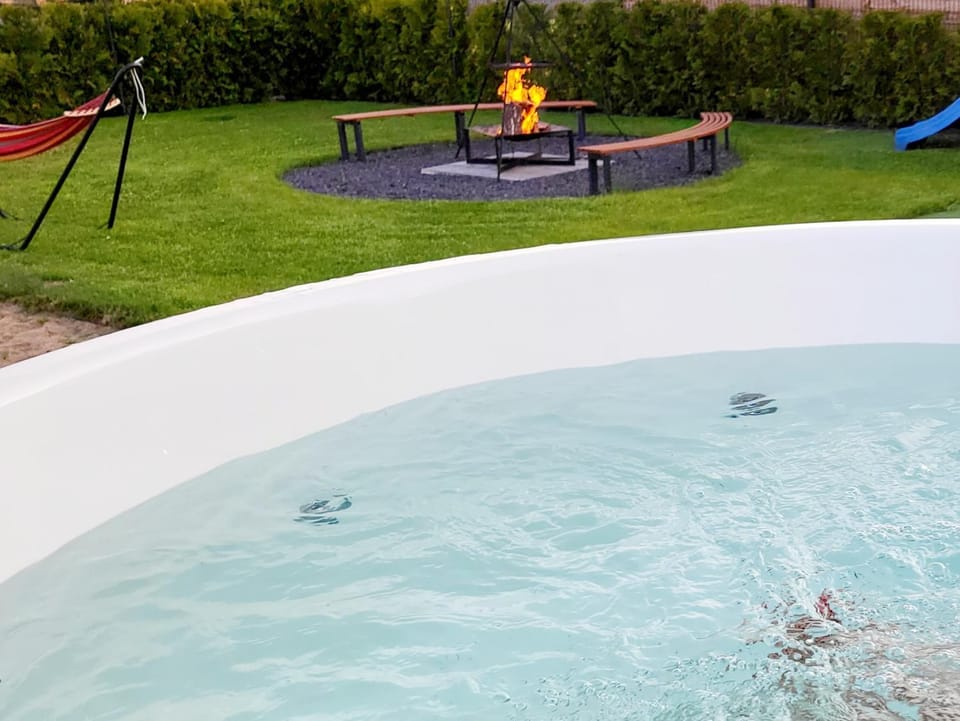 Day, Natural landscape, Garden, Hot Tub, Garden view