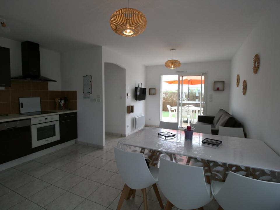 Maison de vacances à 700m de la plage avec terrasse, Wi-Fi, et équipements complets. - FR-1-22-296 House in La Tranche-sur-Mer