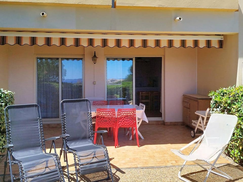T2 cabine avec terrasse à La Favière, proche plages et commerces - FR-1-610-20 Cabin in Le Lavandou
