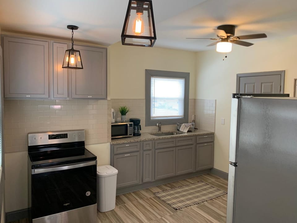 Huge 6BR Home , Modern & Convenient House in Niagara Falls