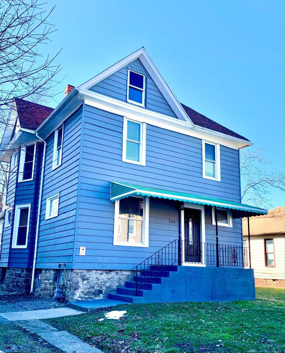 Huge 6BR Home , Modern & Convenient House in Niagara Falls