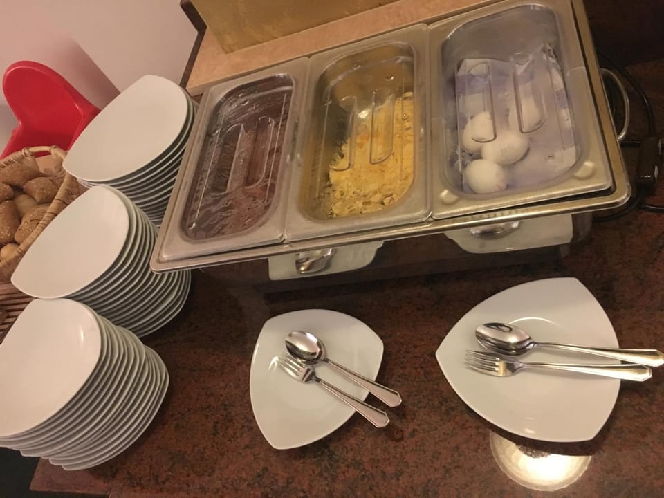 Continental breakfast, Buffet breakfast
