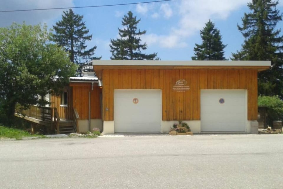 Chalet l'Ourson 20 pers. Chamrousse 1750 Chalet in Provence-Alpes-Côte d'Azur