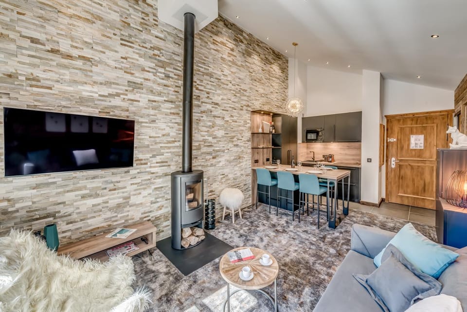 TV and multimedia, Kitchen or kitchenette, Living room, Seating area, Dining area, Communal kitchen, flat iron