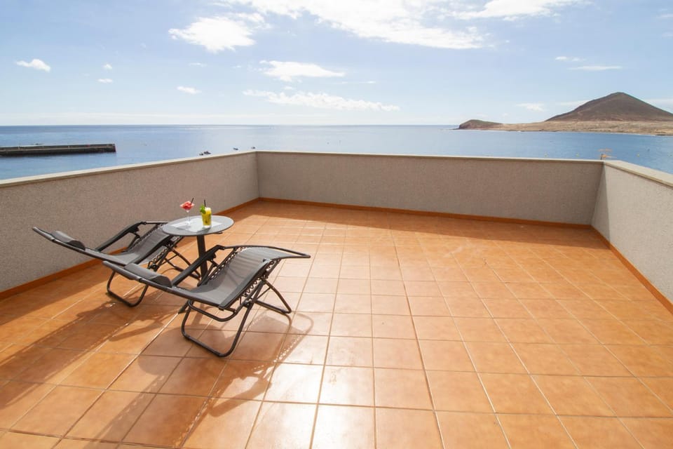 Property building, Solarium, Balcony/Terrace, Sea view, Sunrise, Sunset