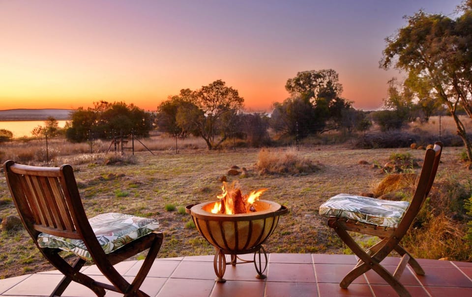 Day, Natural landscape, Winter, BBQ facilities, Dining area, On site, Lake view, River view, Sunrise, Sunset, Internal: Not applicable to any particular room