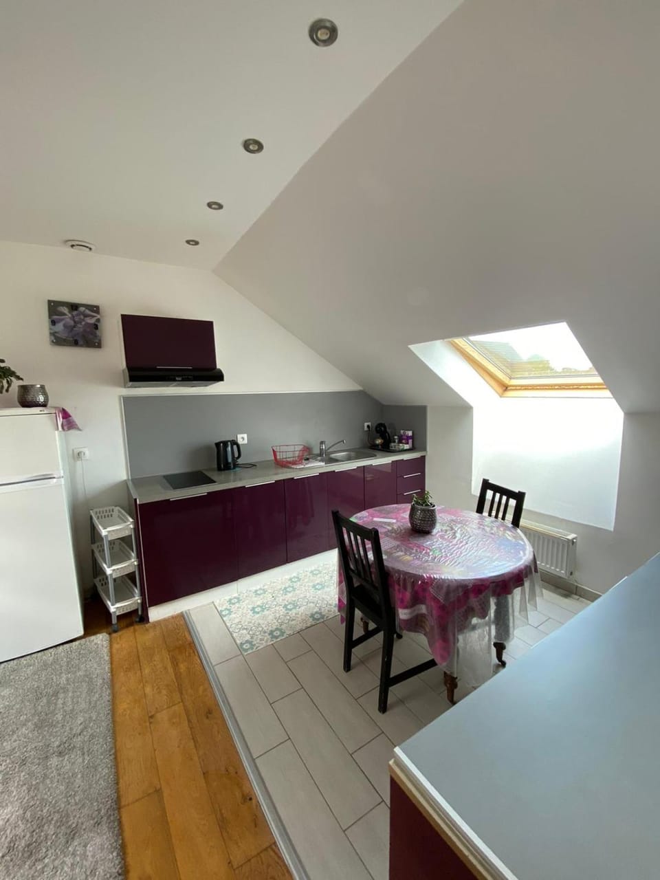 Kitchen or kitchenette, Dining area