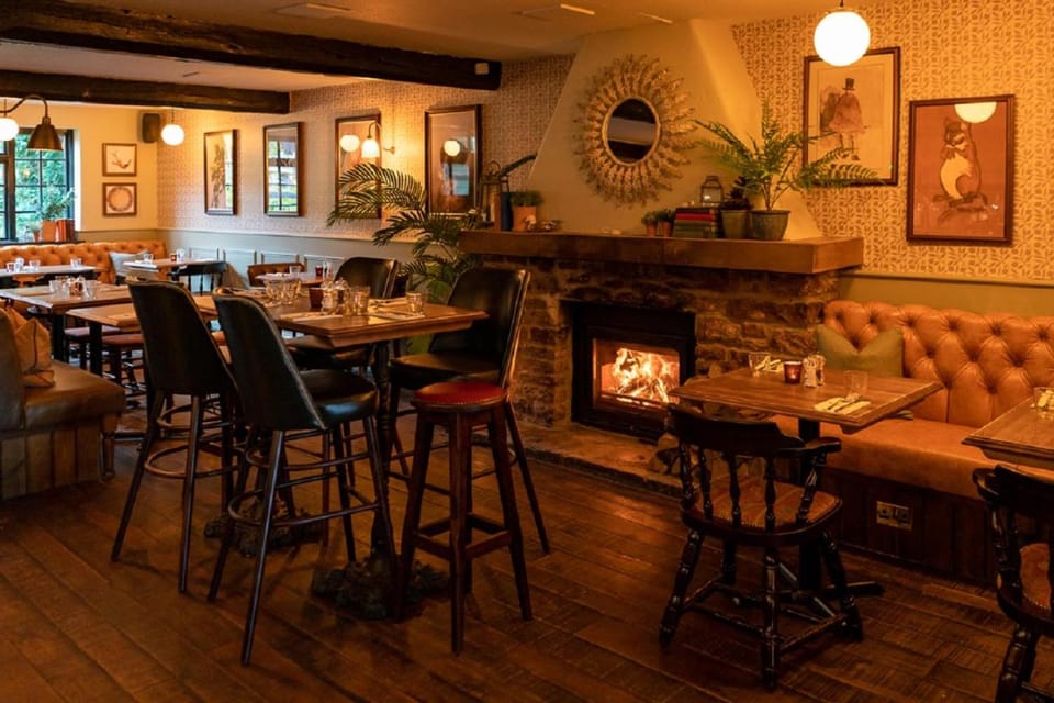 Restaurant/places to eat, Lounge or bar