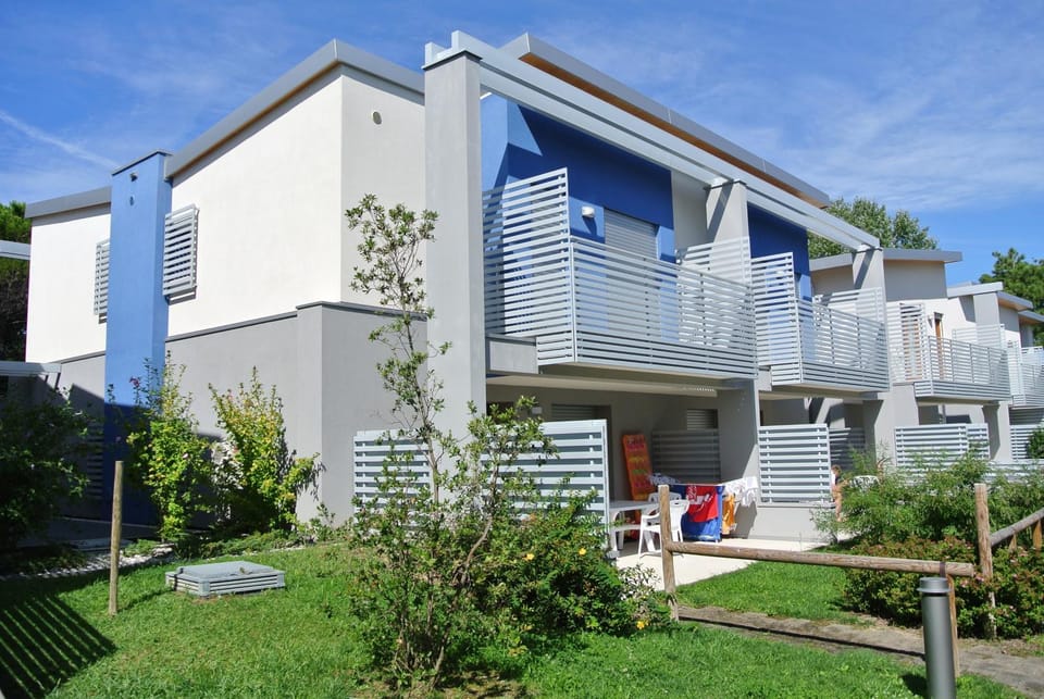 Property building, Garden, Garden, View (from property/room), Balcony/Terrace, Garden view, Garden view
