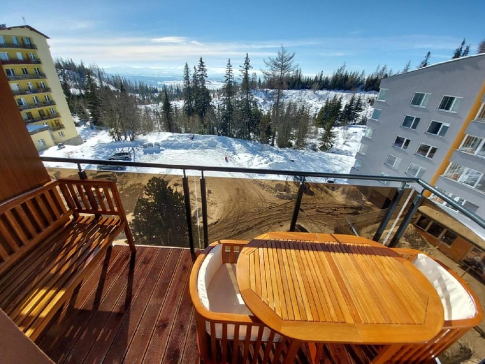 Balcony/Terrace, Mountain view