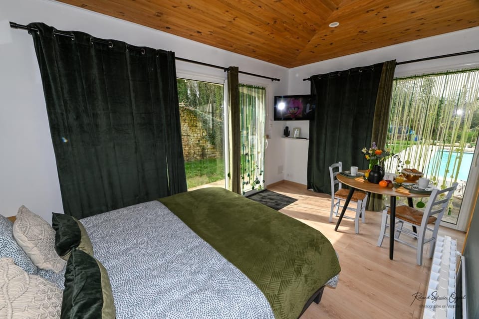 Communal lounge/ TV room, Facade/entrance